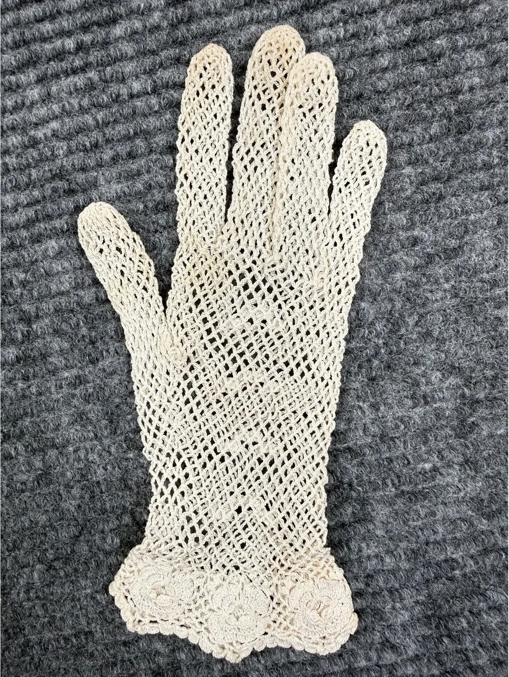 Vintage White Crochet Lace Gloves Floral Cuff Cotton Wedding Tea Party Costume